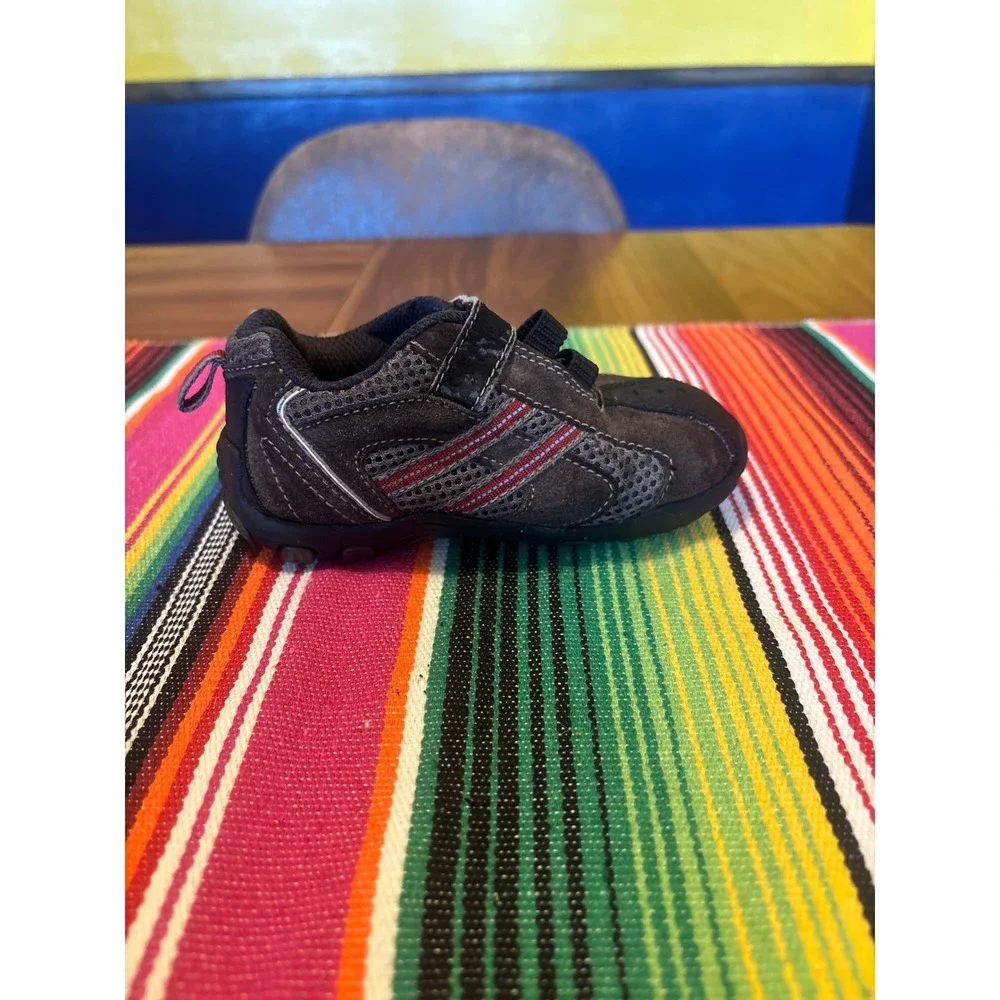 OshKosh Bgosh Toddler Boys Gray Black Red Mesh Hook Loop Sneakers Size 7